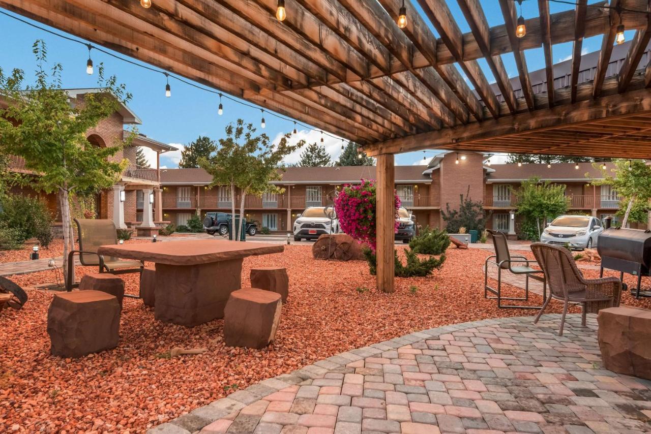 Best Western Plus Cedar Stadt Exterior foto